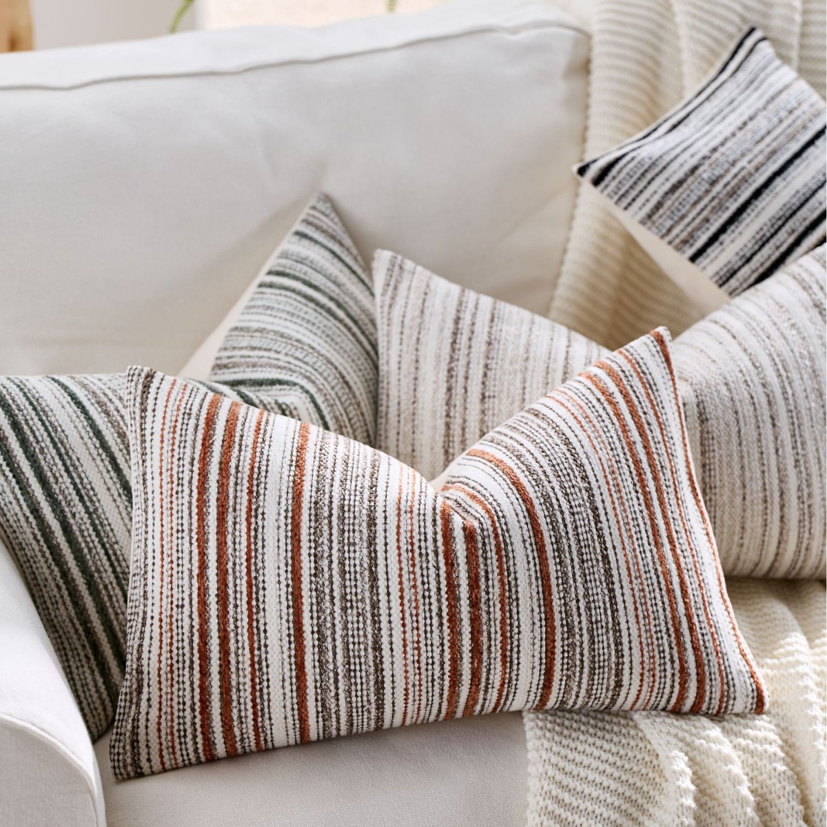 Striped Nubby Chenille Pillow  - مراجعة Pillow Cover 20X20 وسعره